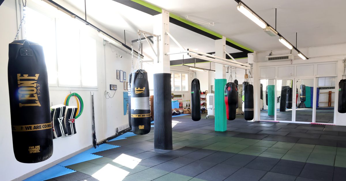 Sala boxe di Activity Club con i sacchi da allenamento